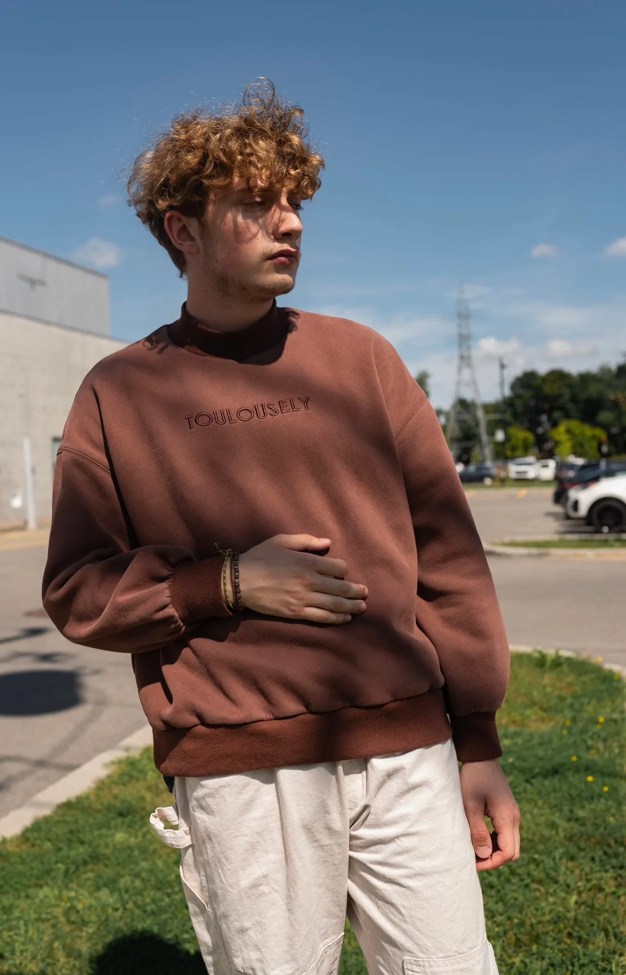 BROWN NECK SWEATSHIRTS