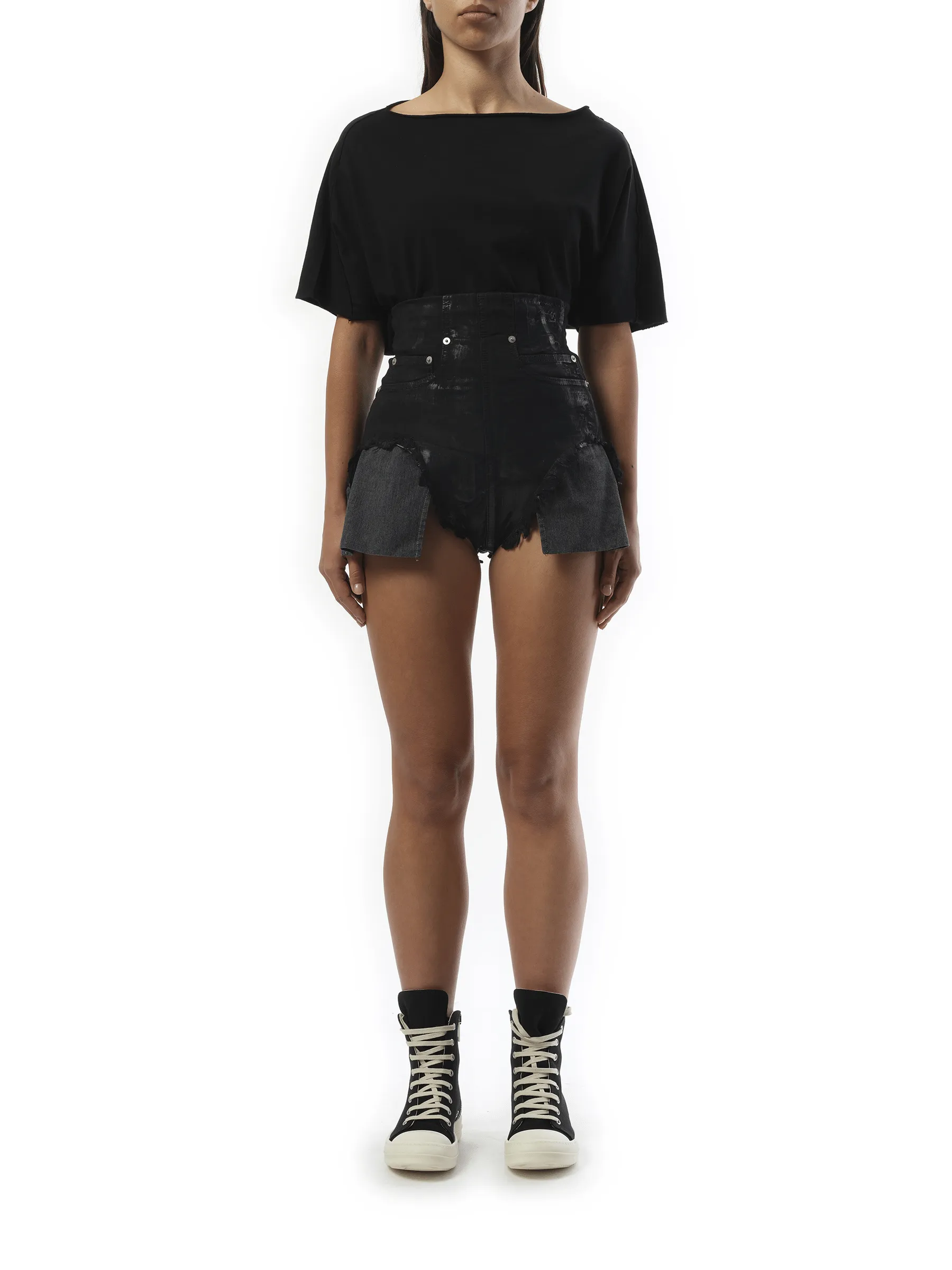 Dirt Cutoffs Shorts in Black