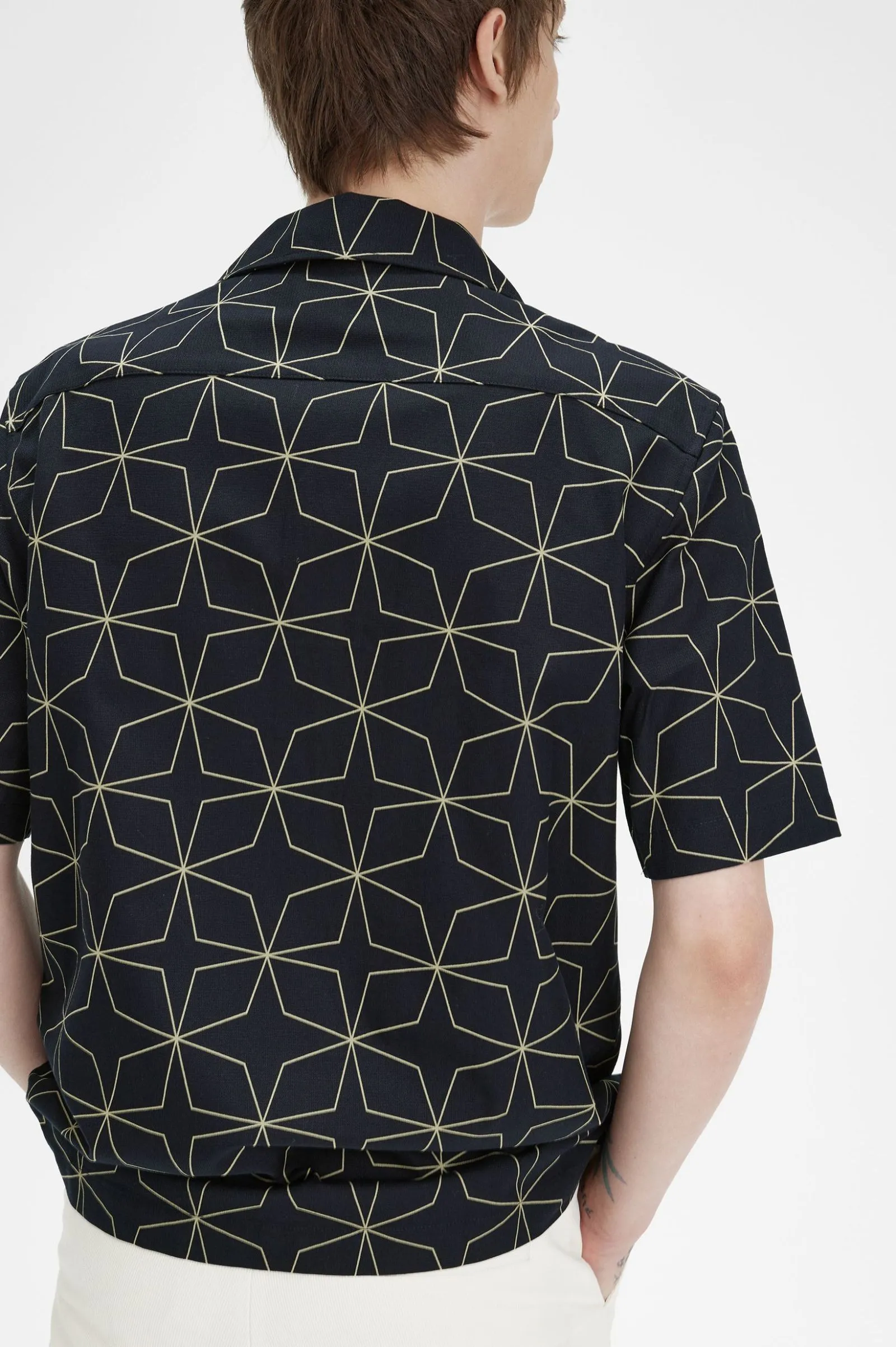 GEOMETRIC PRINT REVERE COLLAR SHIRT